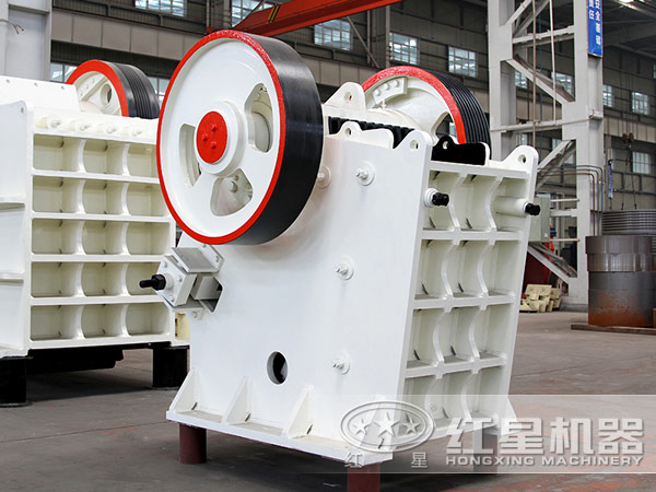 顎式破碎機(jī)圖片