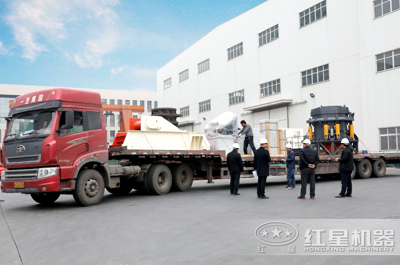 圓錐破碎機裝車、發(fā)貨（廠家直銷、價格實惠）