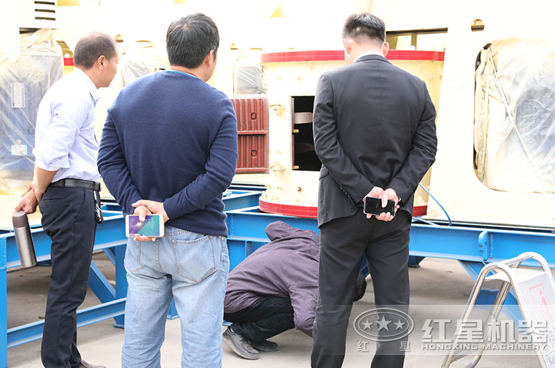 客戶來廠考察立軸制砂機(jī)設(shè)備