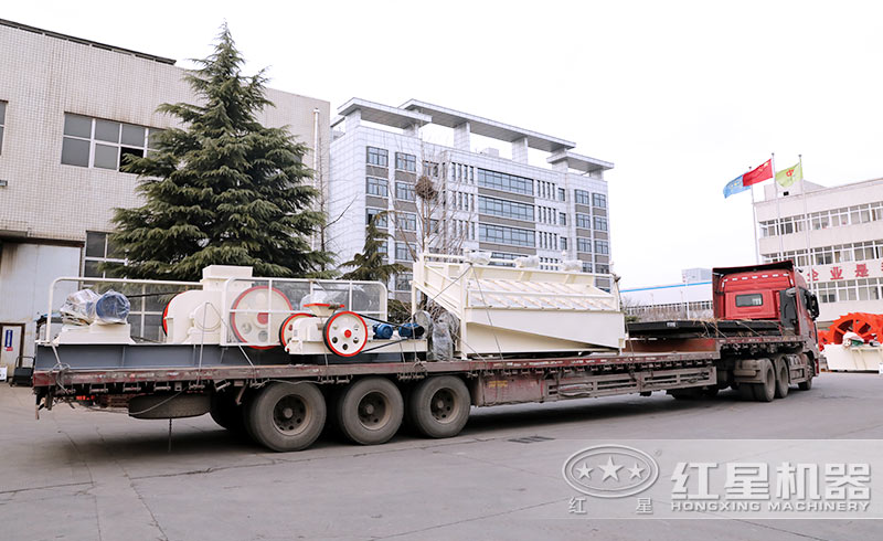 又一整套對輥制砂機(jī)裝車發(fā)貨中