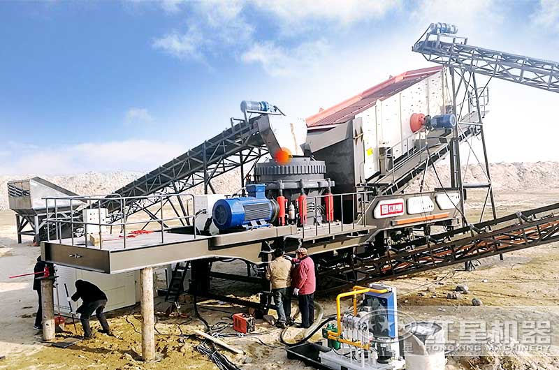 小型移動(dòng)式碎石機(jī)客戶現(xiàn)場