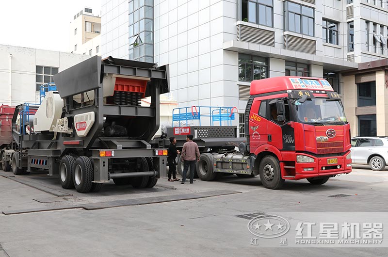 大型汽車移動(dòng)式碎石機(jī)發(fā)貨現(xiàn)場(chǎng)圖