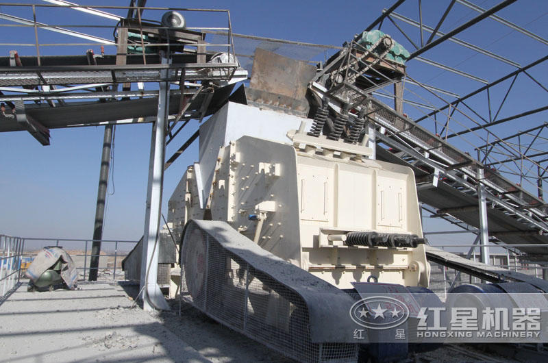 PF-1315反擊破碎機(jī)生產(chǎn)現(xiàn)場(chǎng)