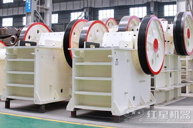 PE-750×1060顎式破碎機(jī)設(shè)備圖片