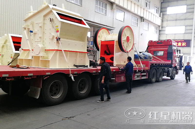 河南紅星石子加工機器裝車，準(zhǔn)備發(fā)貨