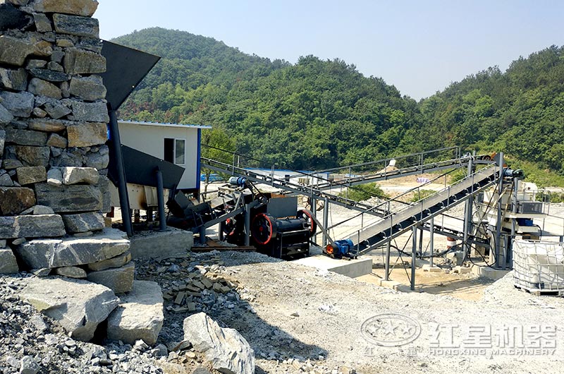 湖北廣水機(jī)制砂生產(chǎn)線一角，近距離觀看細(xì)鄂破機(jī)